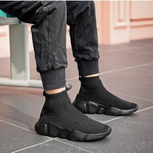 Kids Unisex Black Slip-On Sneakers size 2